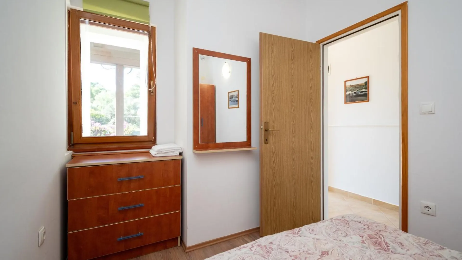 Apartment Veli Rat 438B