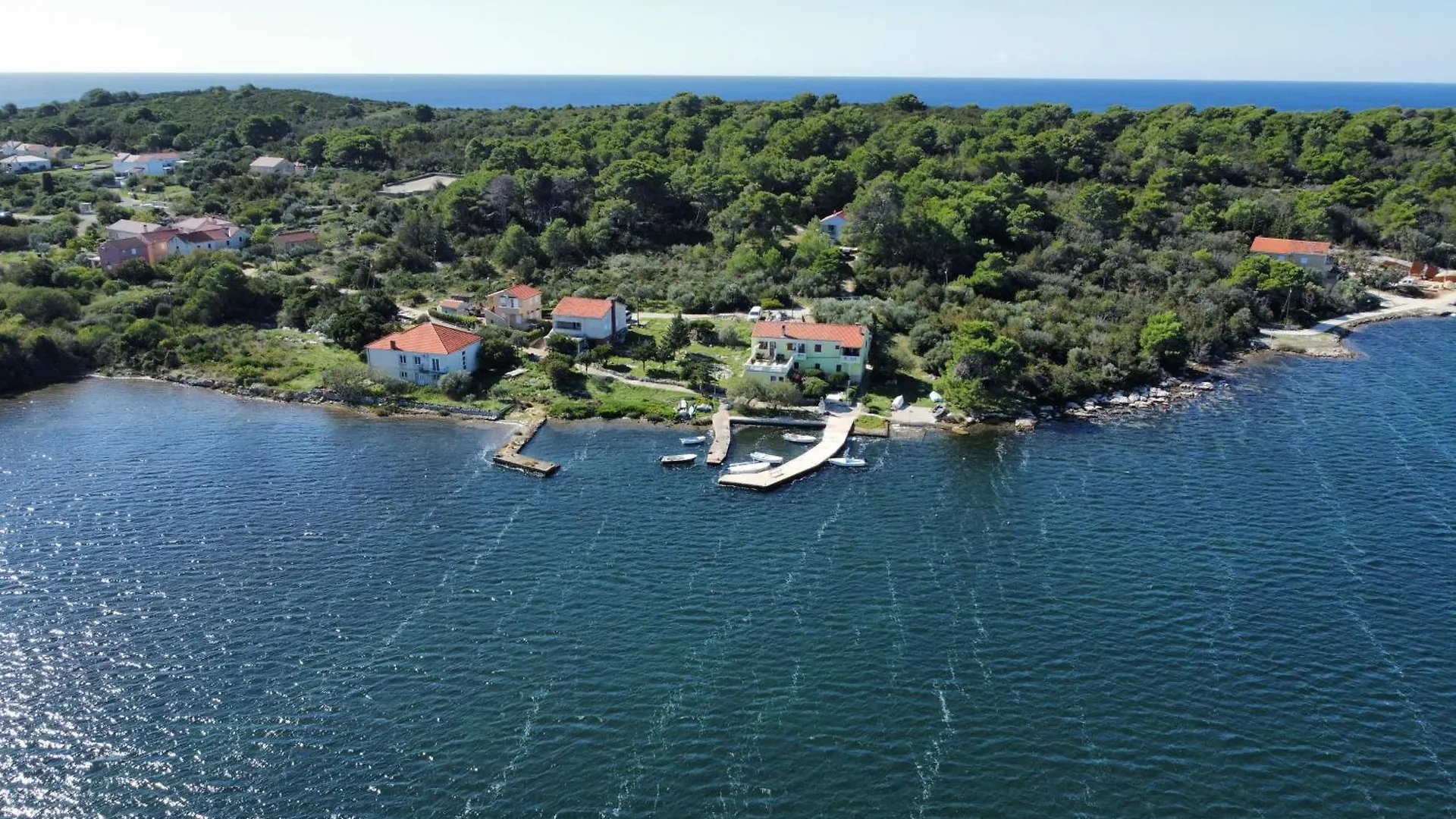 Apartment Veli Rat 438B